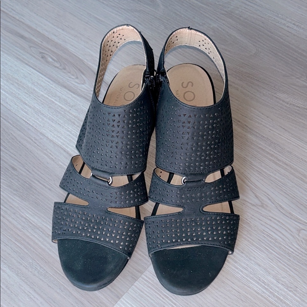 SOUL Naturalizer Dez Comfort Leather Sandals 8 Black Wedge Cut Out Heel Casual